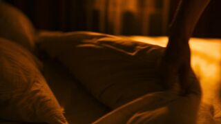 Katharina Schlothauer nackt - In falschen Handen (2022)