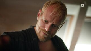 Anja Kling sexy - Schule am Meer Frischer Wind (2022) Hot Bedroom Scene