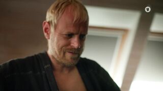 Anja Kling sexy - Schule am Meer Frischer Wind (2022) Hot Bedroom Scene