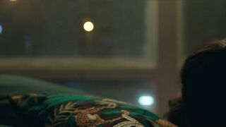 Lucie Heinze sexy - Liebesdings (2022) Bed Scene