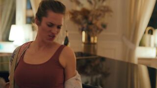 Almila Bagriacik sexy, Marie Burchard, Rosalie Thomass hot - Jagdsaison (2022) Bachelorette party