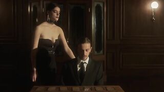 Elena Dale hot, Eleonora Utini sexy - Chimica (2022)