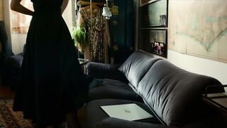 Elena Gigliotti nude, Barbara Esposito topless - Il giorno e la notte (2021)