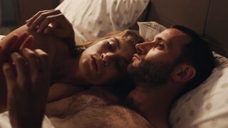 Sophie Pfennigstorf sexy - Ein Sommer in Istrien (2021) Hot Bedroom Scene