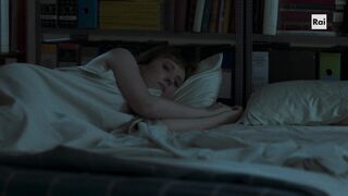 Elisa Zanotto topless. Short Scene - Sul tetto del mondo (2021)