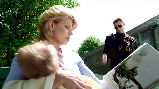 Shannon Whirry topless. A woman lactates for a stranger. Me Myself and Irene (2000)