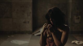 Indira Saturno topless - Historias pequenas (2019) Rape Scene