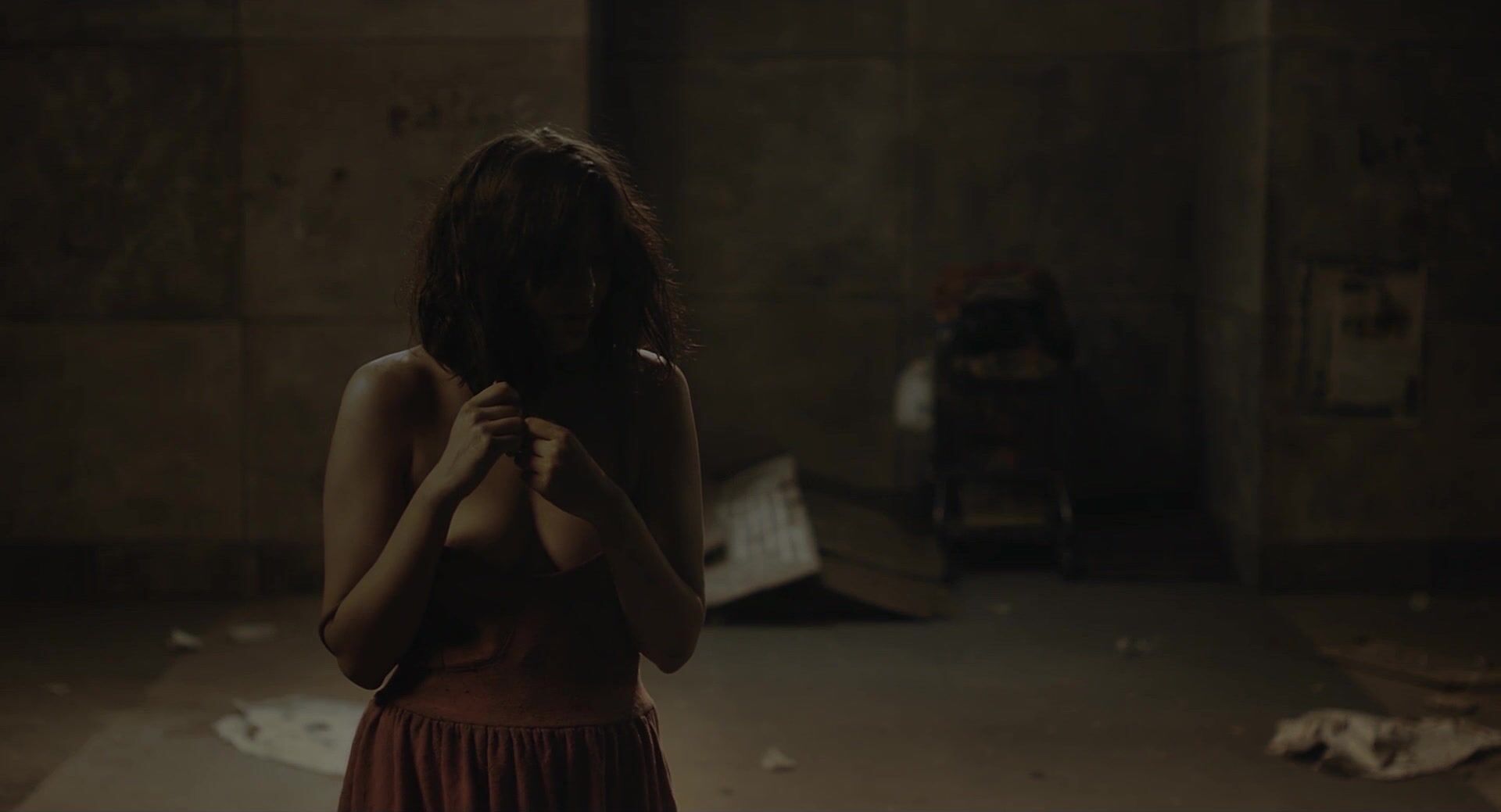 Indira Saturno topless – Historias pequenas (2019) Rape Scene